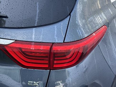 Used 2018 Kia Sportage EX w/ EX Sport Appearance Package AWD/4WD image 9