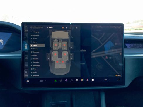 Used 2022 Tesla Model X image 25