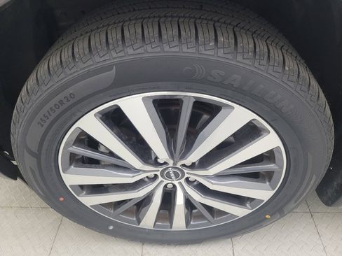 Used 2022 Nissan Pathfinder Platinum w/ Cargo Package FWD image 31