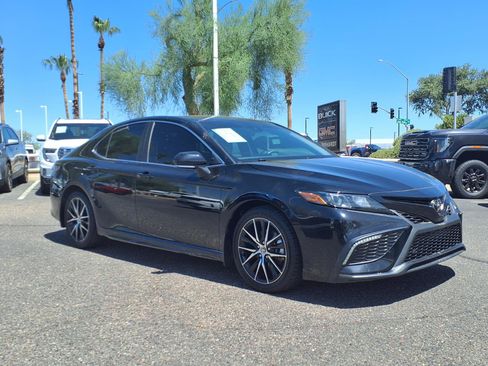 Used 2024 Toyota Camry SE FWD image 3