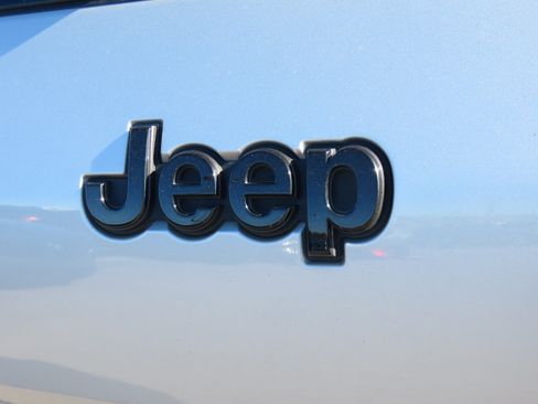 Used 2023 Jeep Grand Cherokee L Laredo image 18