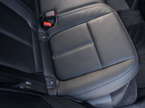 Certified 2026 Porsche Macan AWD/4WD image 40