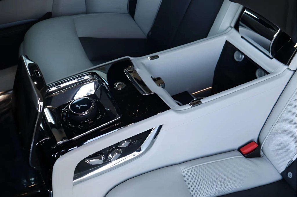 Certified 2019 Rolls-Royce Phantom Sedan RWD image 17