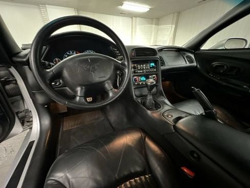 Used 2001 Chevrolet Corvette Z06 w/ Memory Pkg RWD image 18