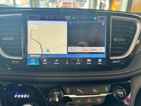 Used 2026 Chrysler Pacifica Select image 21