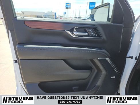 Used 2025 GMC Yukon XL Denali AWD/4WD image 14
