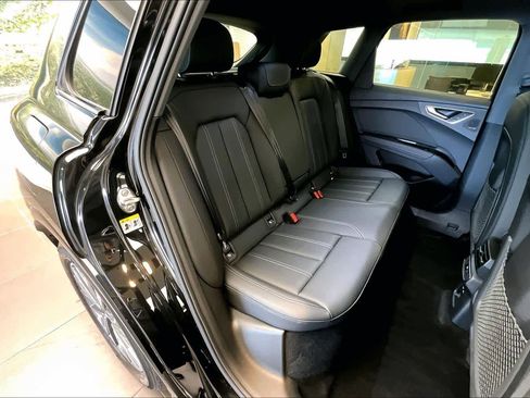 Used 2025 Audi Q4 e-tron Premium Plus w/ Premium Plus image 19