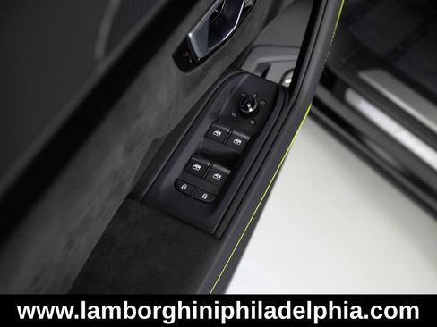 Used 2022 Lamborghini Urus AWD/4WD image 14
