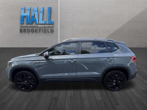 Used 2024 Volkswagen Taos SE AWD/4WD image 2
