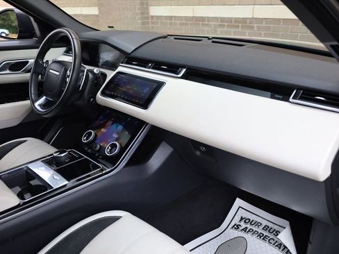 Used 2019 Land Rover Range Rover Velar R-Dynamic SE image 27