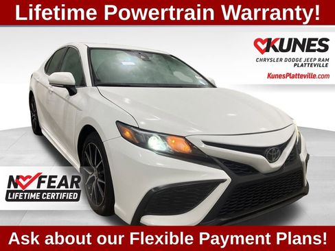 Used 2024 Toyota Camry SE image 1