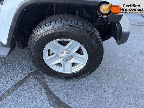 Used 2022 Jeep Gladiator Sport AWD/4WD image 20