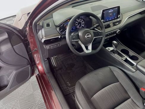Used 2025 Nissan Altima 2.5 SV FWD image 10