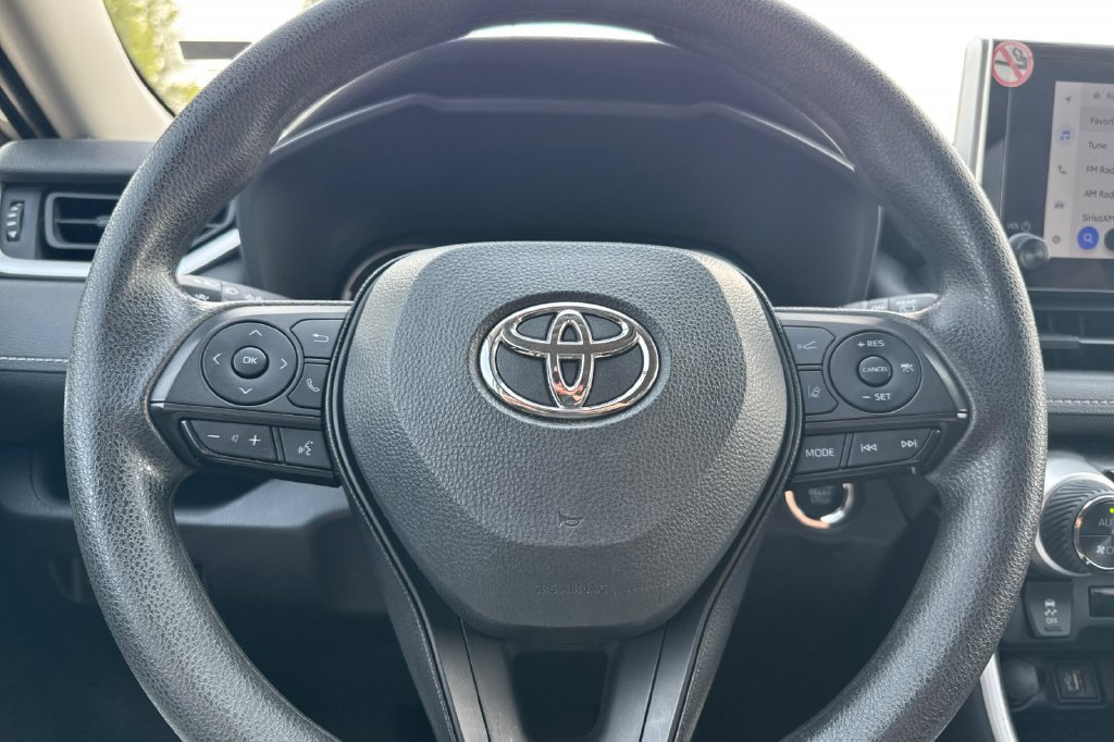 Used 2025 Toyota RAV4 XLE AWD/4WD image 29