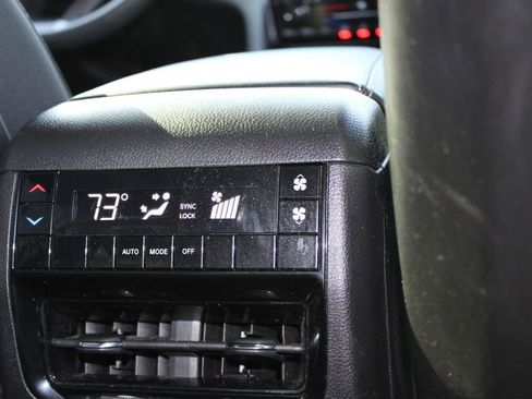 Used 2023 Jeep Grand Cherokee L Laredo image 32