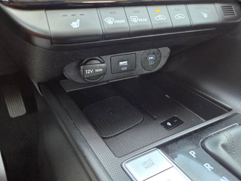 Used 2024 Hyundai Elantra Limited FWD image 34