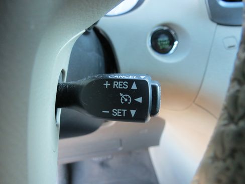Used 2011 Toyota Sienna XLE image 18