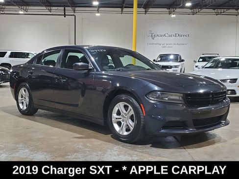 Used 2019 Dodge Charger SXT w/ Leather Interior Group image 3