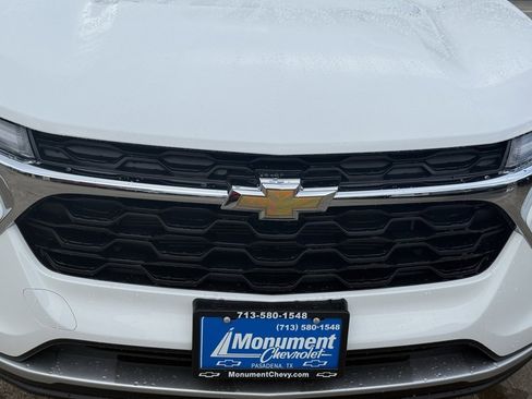New 2026 Chevrolet Trax LT w/ Sunroof Package image 4