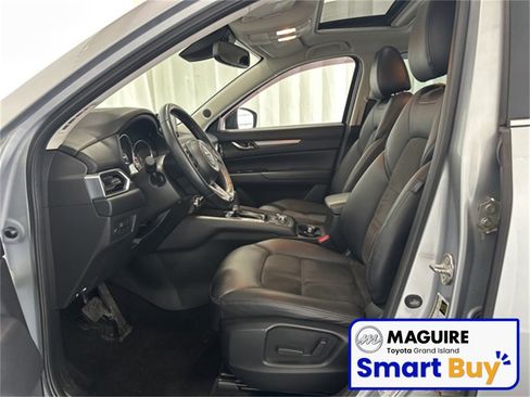 Used 2017 MAZDA CX-5 Touring w/ Preferred Equipment Package image 4