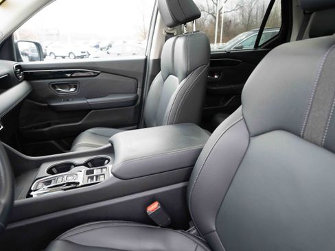 Used 2024 Honda Pilot Touring image 10