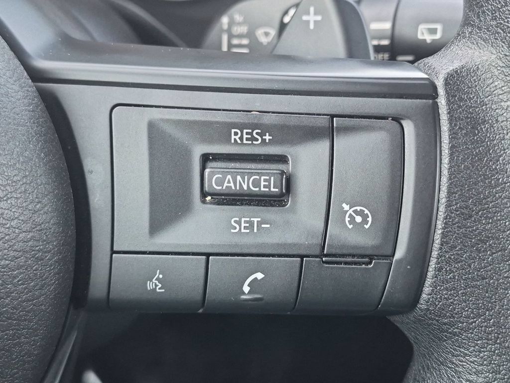 Used 2024 Nissan Rogue S AWD/4WD image 19