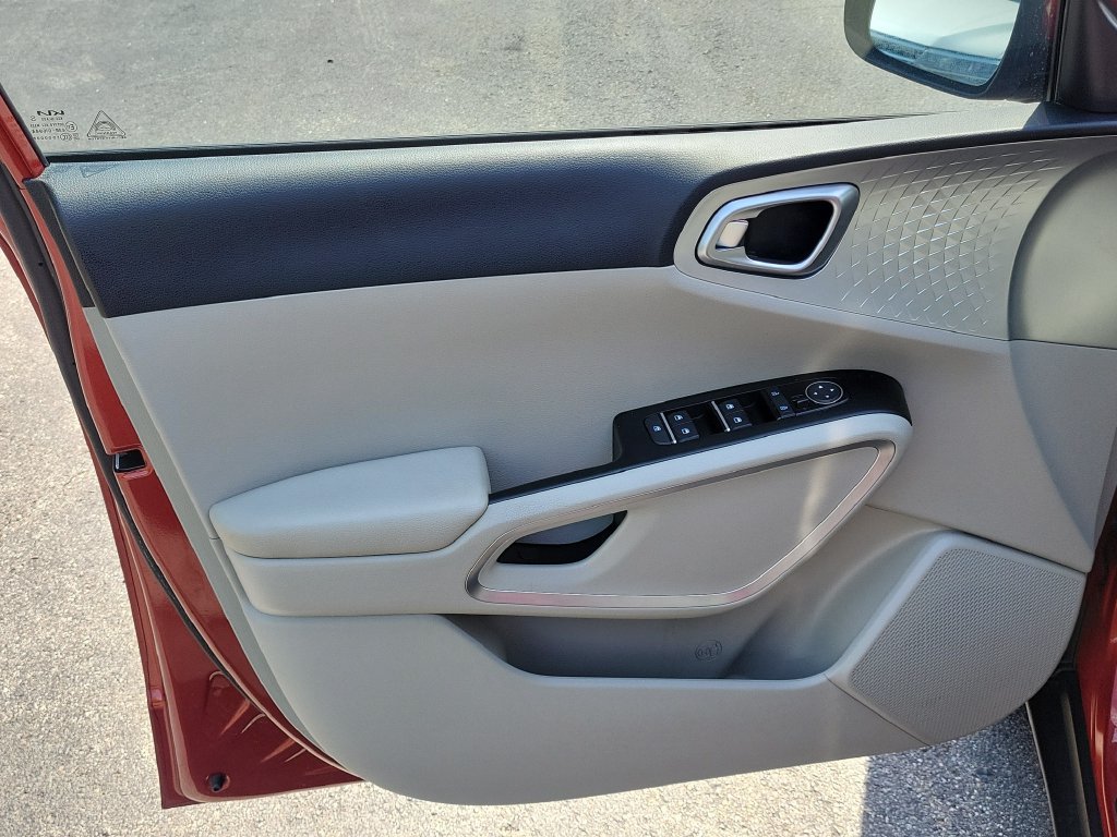Used 2022 Kia Soul LX FWD image 16