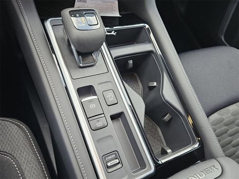 New 2025 Nissan Pathfinder SV image 24