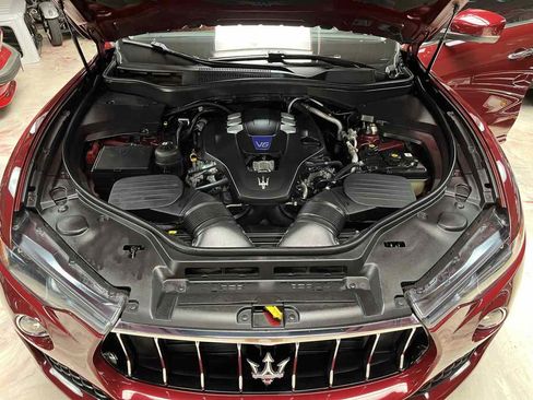 Used 2017 Maserati Levante S AWD/4WD image 34