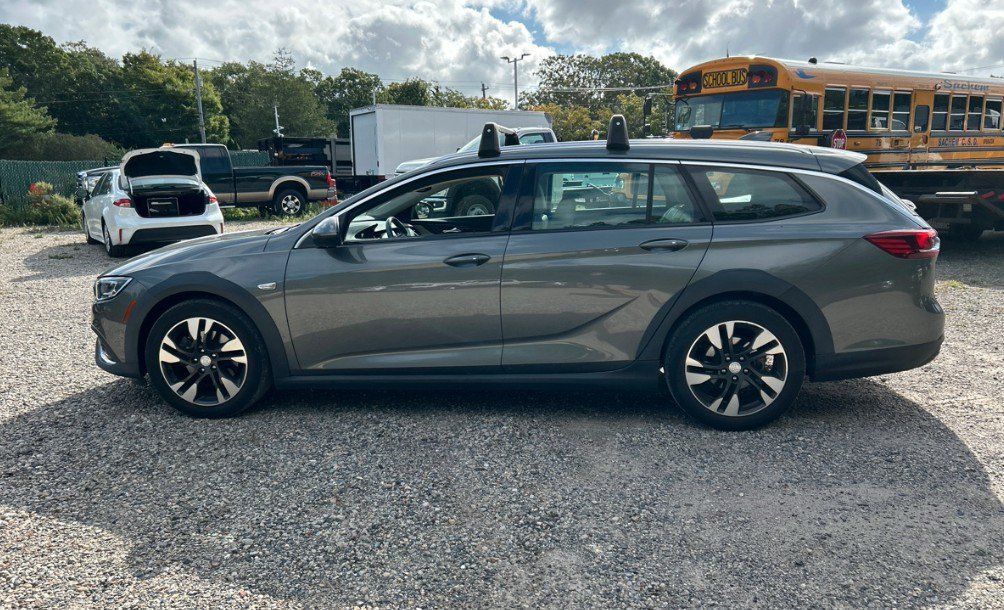 Used 2019 Buick Regal Essence w/ Driver Confidence Package I AWD/4WD image 2