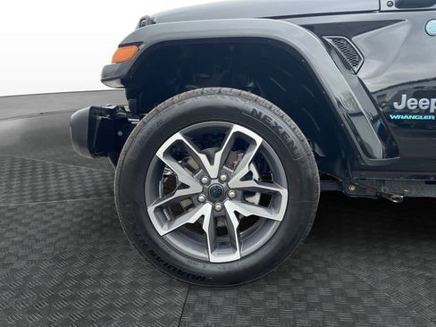 Used 2024 Jeep Wrangler Unlimited w/ Convenience Group AWD/4WD image 14