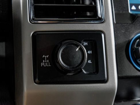 Used 2019 Ford F350 Lariat w/ Chrome Package image 24