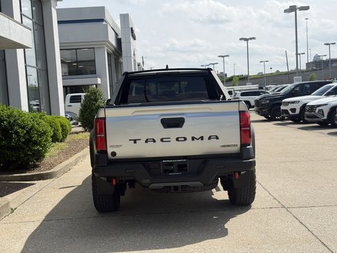 Used 2024 Toyota Tacoma 4x4 Double Cab Hybrid image 6