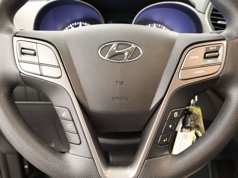 Used 2018 Hyundai Santa Fe SE image 12