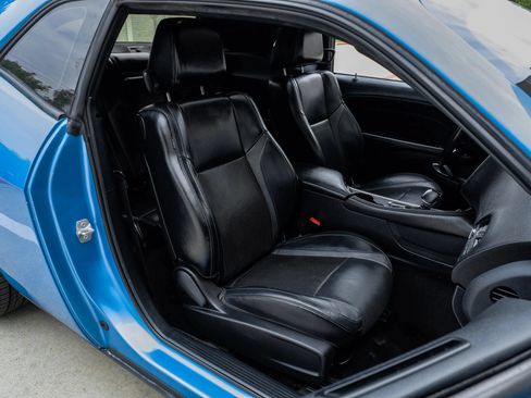 Used 2015 Dodge Challenger SXT Plus RWD image 36
