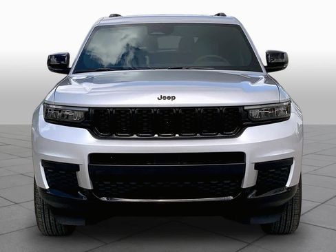 Used 2025 Jeep Grand Cherokee L Altitude AWD/4WD image 4