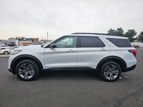 New 2026 Ford Explorer Active w/ Active Comfort Package image 3