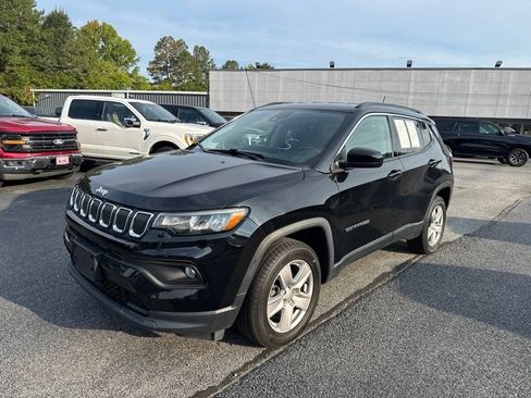 Used 2022 Jeep Compass Latitude w/ Convenience Group AWD/4WD image 1