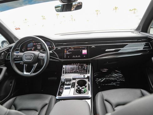 Used 2025 Audi Q7 3.0T Premium Plus AWD/4WD image 12