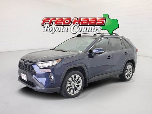 Used 2021 Toyota RAV4 XLE Premium FWD image 1
