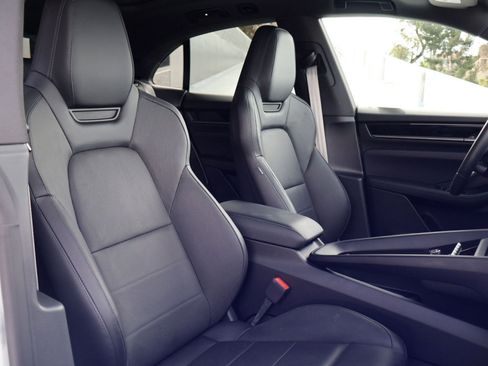 Certified 2025 Porsche Macan Electric RWD image 23