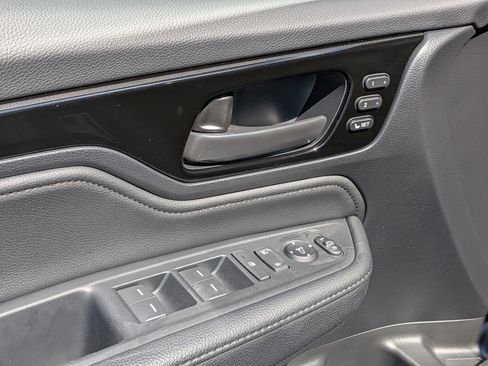 Used 2025 Honda Odyssey Touring image 10
