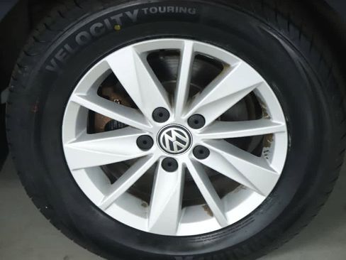 Used 2016 Volkswagen Golf S FWD image 37