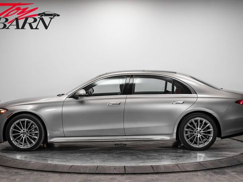 Used 2022 Mercedes-Benz S 580 4MATIC Sedan image 2