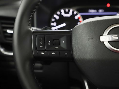 Used 2025 Nissan Rogue SV AWD/4WD image 28
