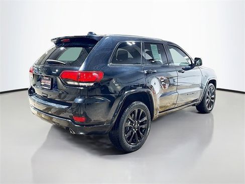 Used 2017 Jeep Grand Cherokee Altitude image 7