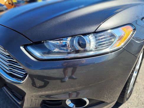 Used 2016 Ford Fusion SE w/ Equipment Group 202A FWD image 34