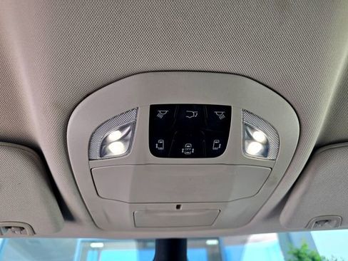 Used 2024 Chrysler Pacifica Select image 19