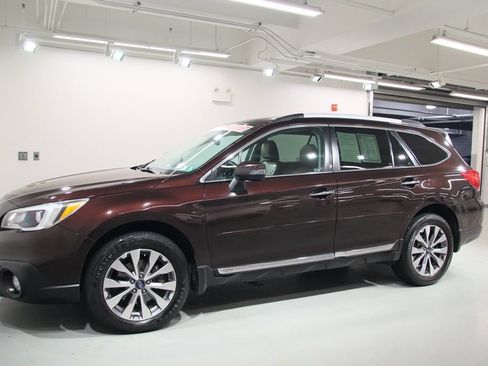 Used 2017 Subaru Outback 3.6R Touring AWD/4WD image 3