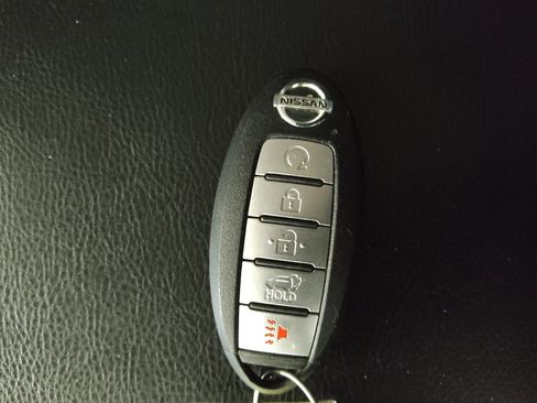 Used 2019 Nissan Pathfinder SL image 32